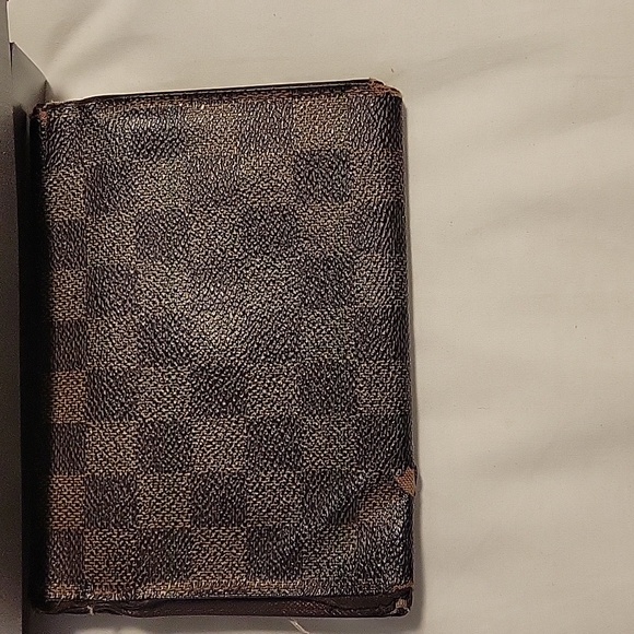 Louis Vuitton Vintage 'Loved' Damier Wallet - Picture 8 of 8